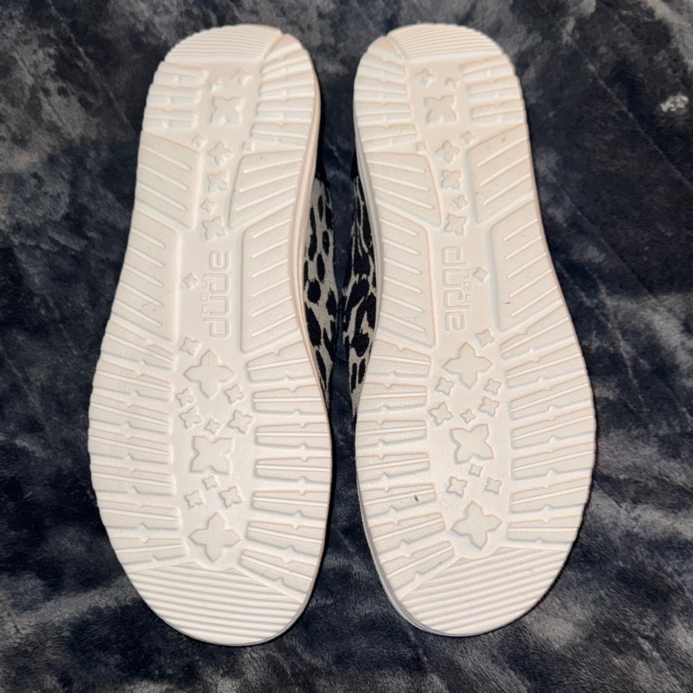 Hey Dude Women’s Tan and Black Moccasins - Picture 2 of 6